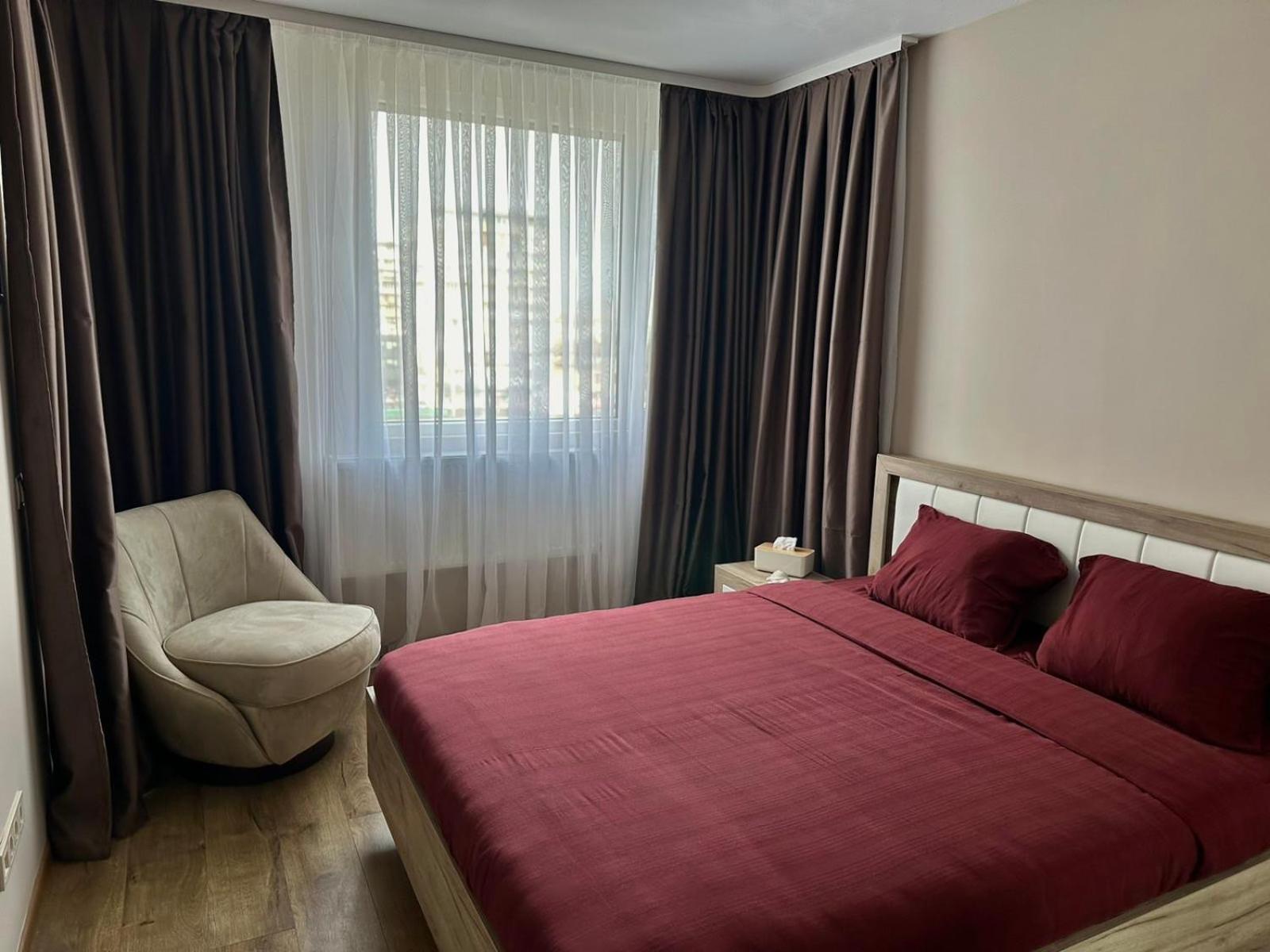 Center Elegant Living *