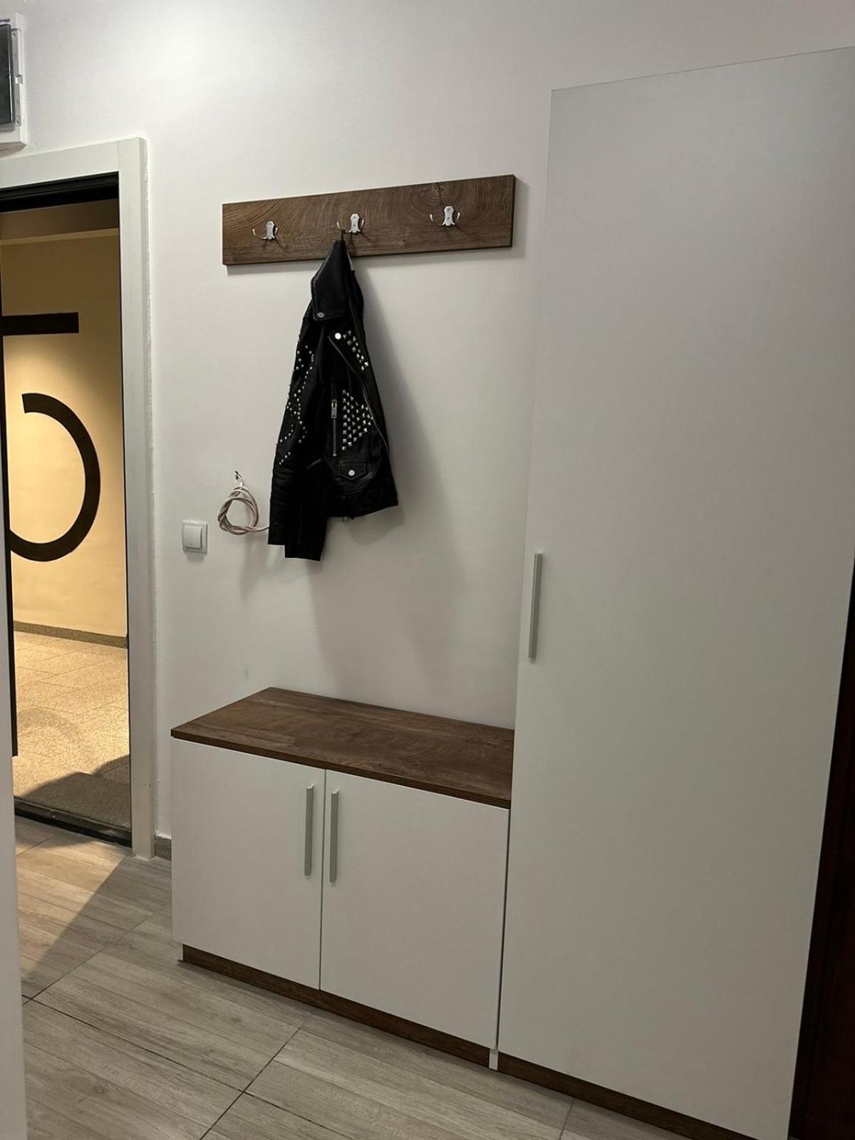 Center Elegant Living