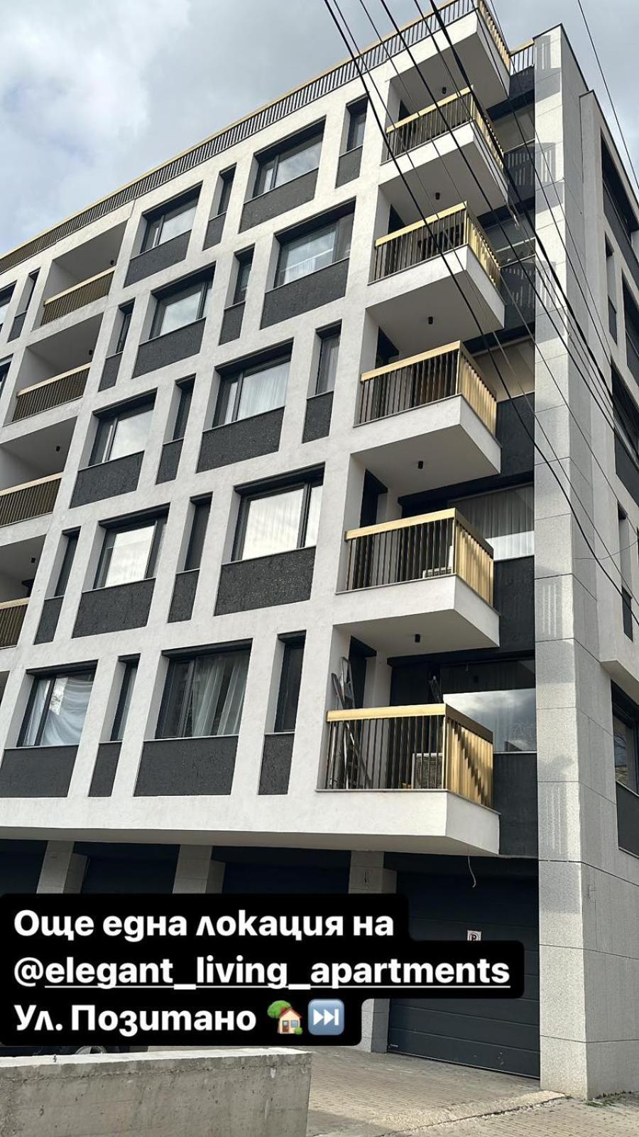 Center Elegant Living Sofia