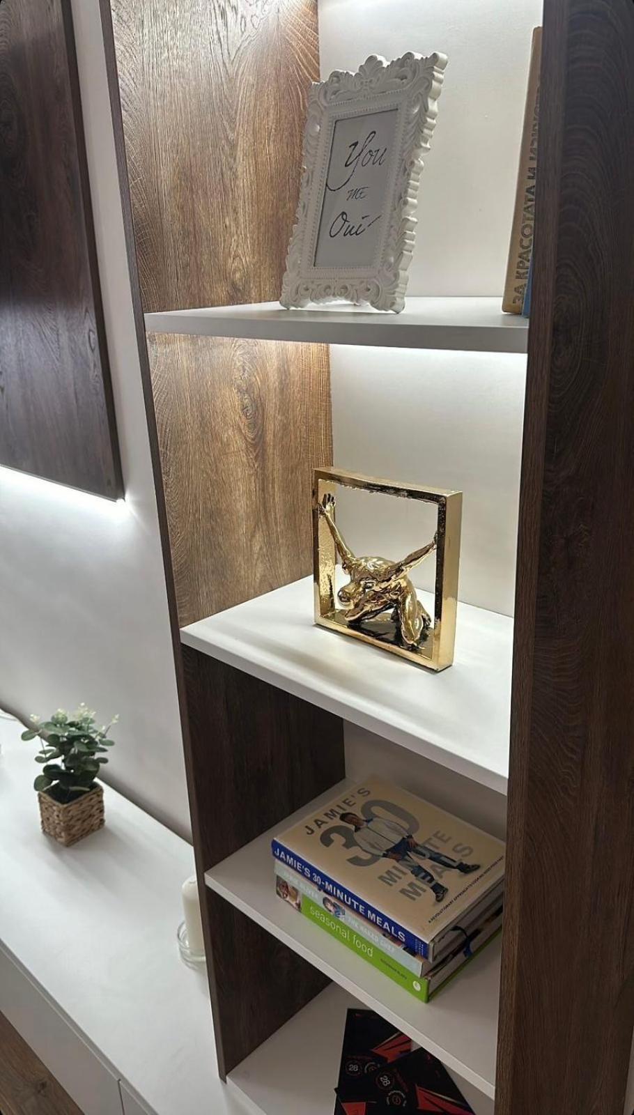 Center Elegant Living Sofia